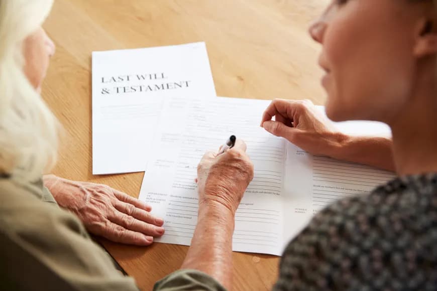 Jakie dokumenty są niezbędne do testamentu u notariusza?