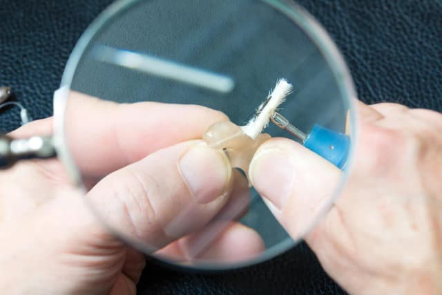 Czy aparat słuchowy można odliczyć od podatku? Sprawdź, jak to zrobić