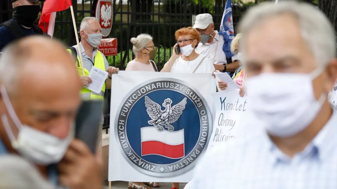 Jak odzyskać pełną emeryturę po dezubekizacji i uniknąć problemów?