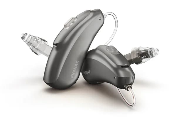 Komu należy się aparat słuchowy za darmo? Sprawdź, czy się kwalifikujesz