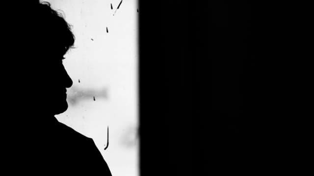 Jak pomóc starszej samotnej osobie w walce z izolacją i smutkiem